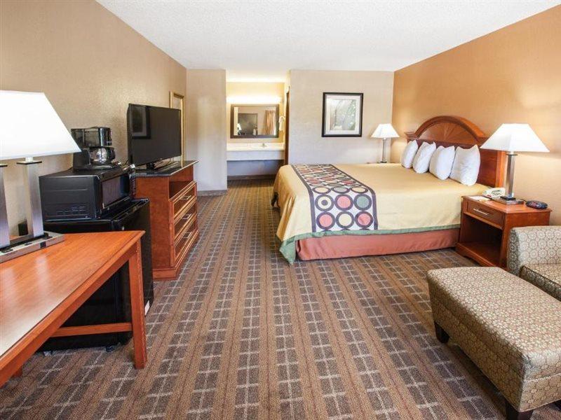 Hotel Super 8 By Wyndham Clinton Extérieur photo