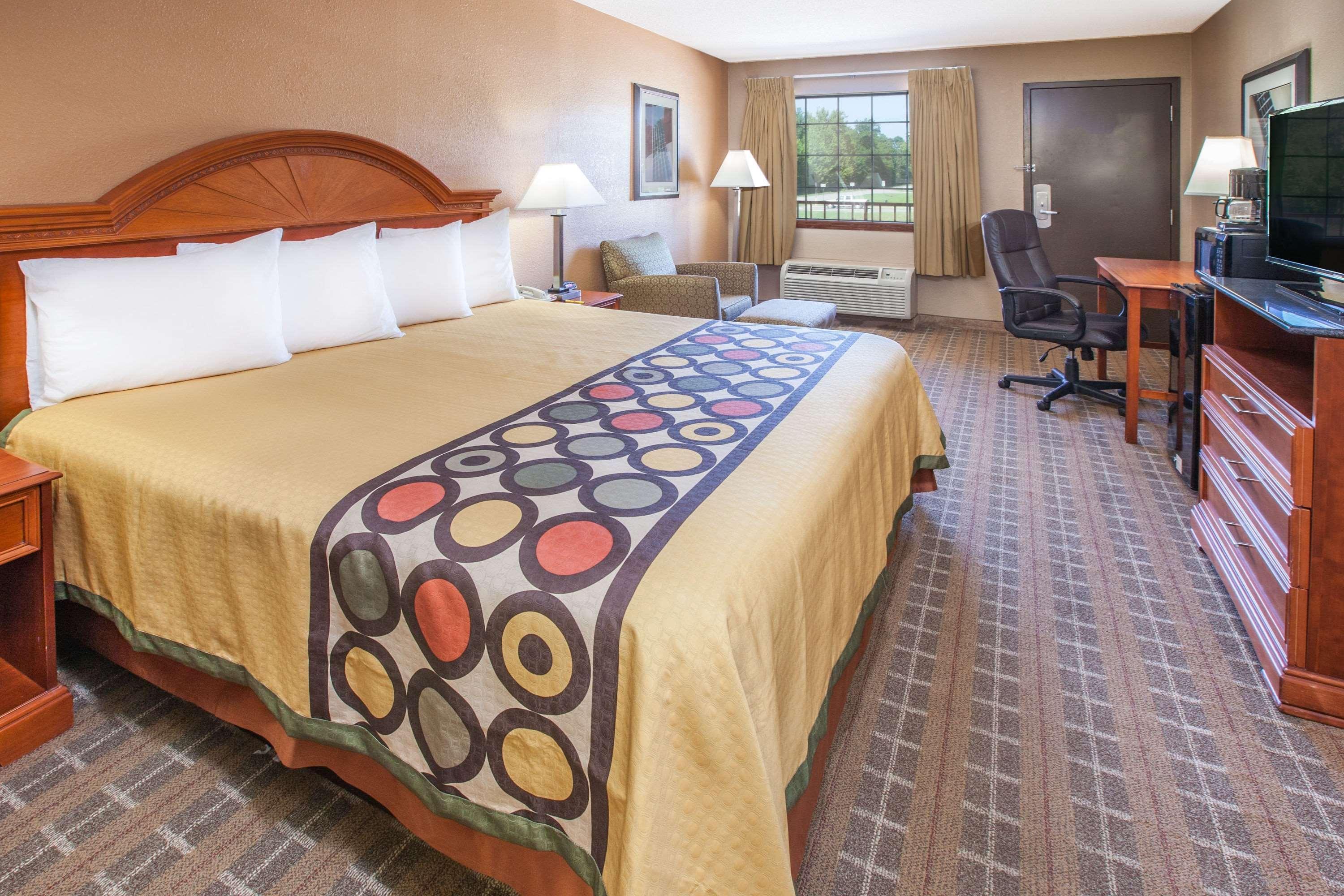 Hotel Super 8 By Wyndham Clinton Extérieur photo