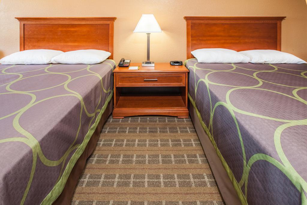 Hotel Super 8 By Wyndham Clinton Extérieur photo